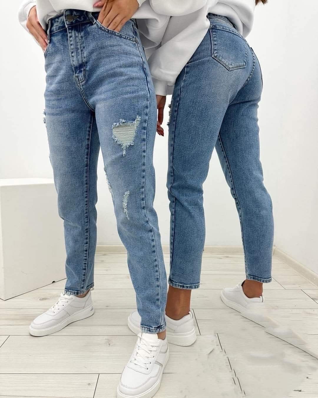 Klasyczne Mom Jeans – Niebieskie z Przetarciami