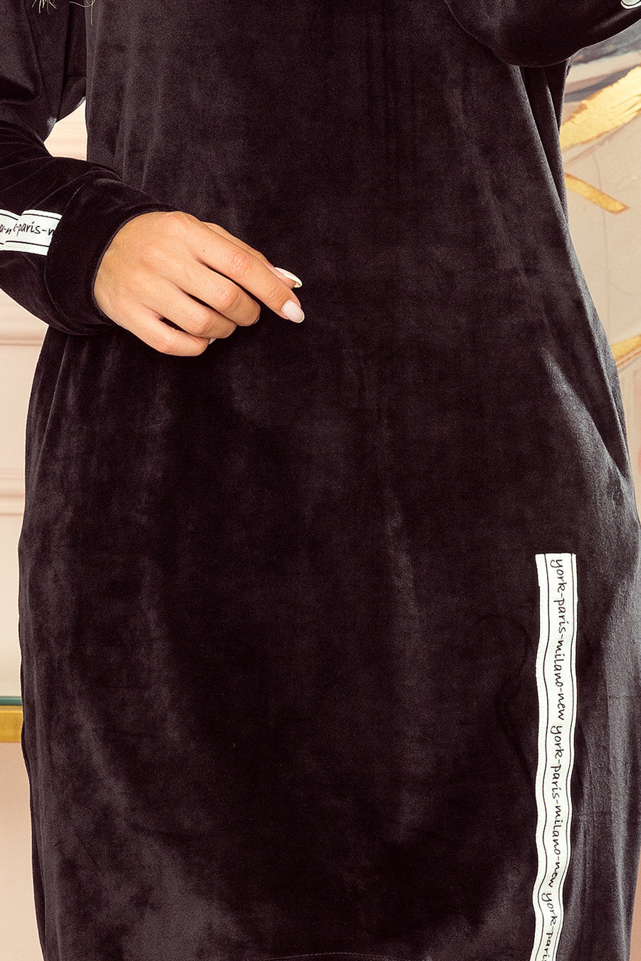 14726-5-322-3 Bluza z kapturem i kieszeniami - CZARNY WELUR-5