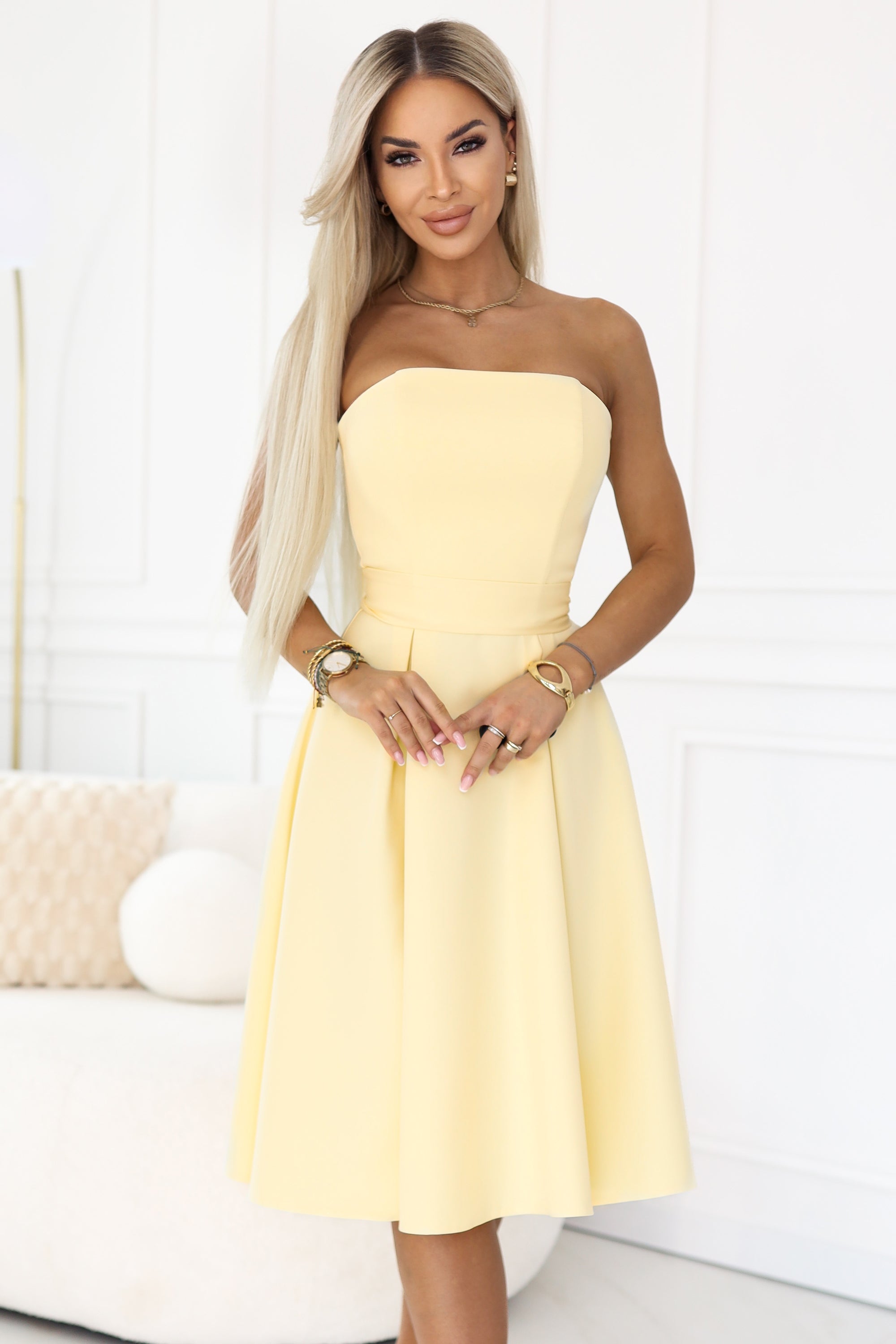 21325-1-641-3 VIVIENNE gorsetowa rozkloszowana sukienka midi z paskiem - pastelowy żółty-1