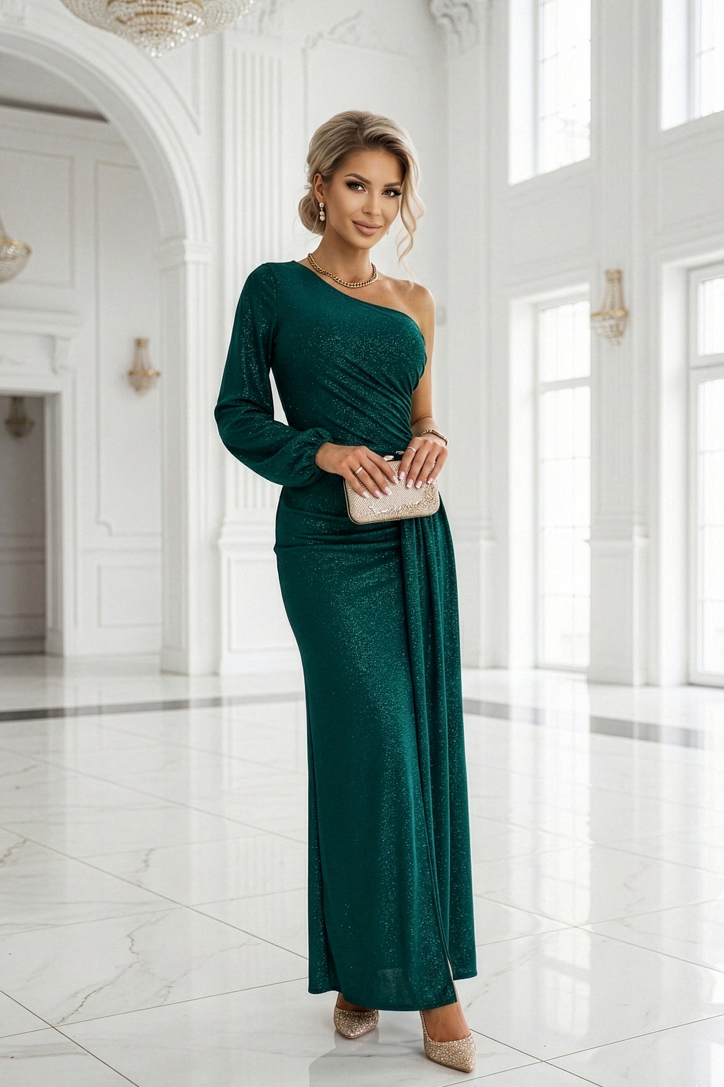 21207-10-658-2 Połyskująca brokatowa sukienka maxi na jedno ramię z asymetrycznym rękawem i rozcięciem - butelkowa zieleń-10